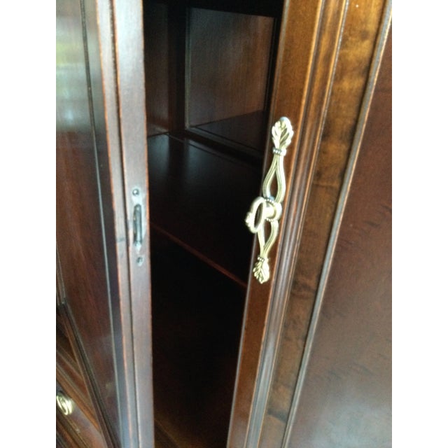 Brown Vintage Mahogany Display Cabinet | Queen Anne Style Cabinet | Mirrored Interior For Sale - Image 8 of 8