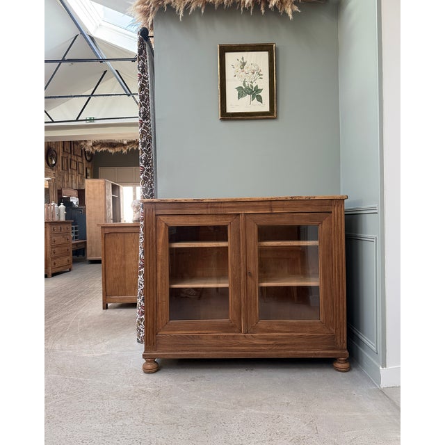 A fauvette sideboard with clean lines, a direct descendant of post-war art deco design. This parisian glass-fronted...