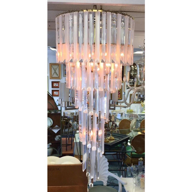 1960s Mid-Century Modern Italian Style Spiraled Lucite 8-Light Chandelier For Sale - Image 11 of 18