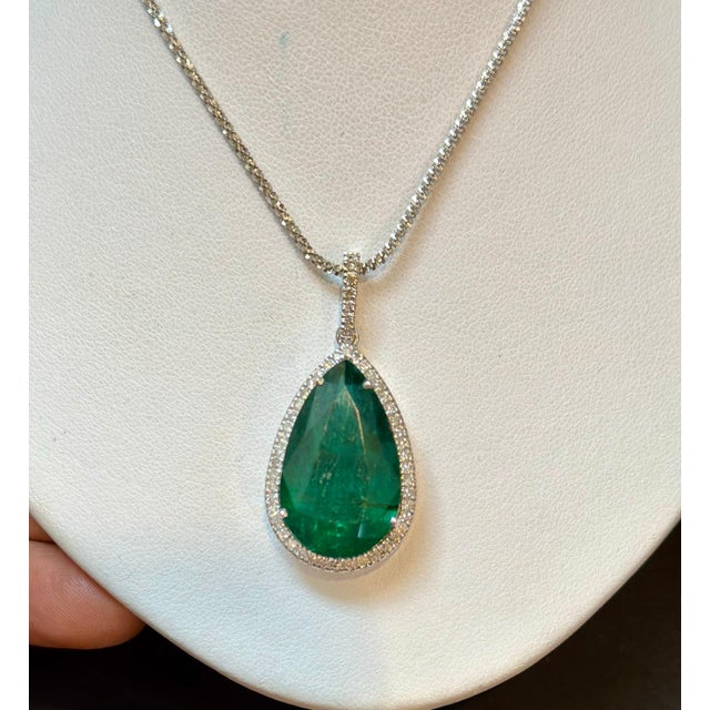 GIA Certified 19 Ct Pear Cut Emerald & 1 Ct Diamond Halo Pendent/Necklace 14 KWG For Sale - Image 9 of 18