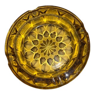 1960s Mid-Century Modern Round Amber Ashtray With 12 Point Star Pattern For Sale