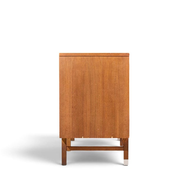 Mid 20th Century Stanley Harlequin Mid Century Walnut Credenza For Sale - Image 5 of 10