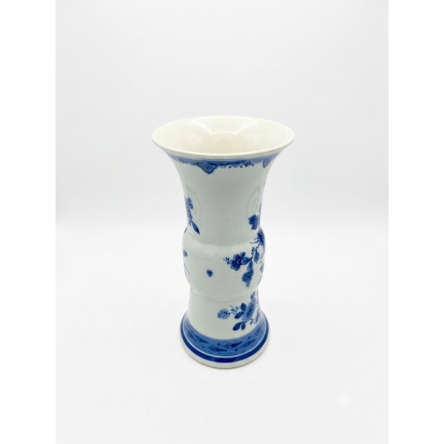 Chinoiserie 1986 Hand-Painted Royal Delft (De Porceleyne Fles) 12 Inch Blue & White Chinoiserie Trumpet Beaker Vase – Model 3006 For Sale - Image 3 of 4
