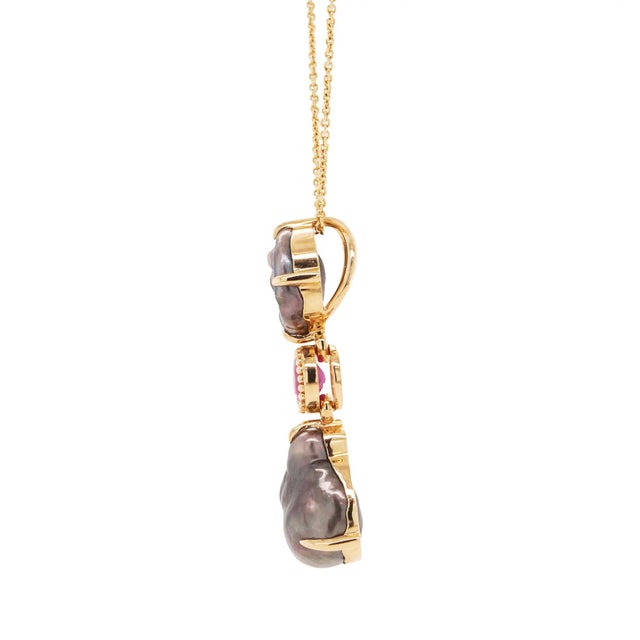 Early 21st Century Natural Tahitian Pearl and Ruby 14ct Yellow Gold Pendant - Fei Liu For Sale - Image 5 of 8