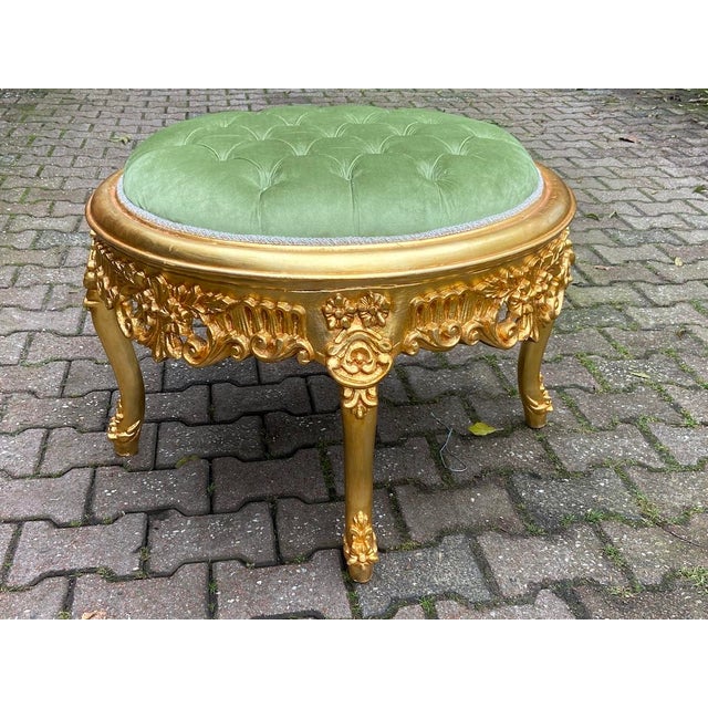 1980s Italian Baroque Rococo Gilt Ottoman Bench – Hand-Carved Beechwood & Tufted Green Velvet For Sale - Image 12 of 12