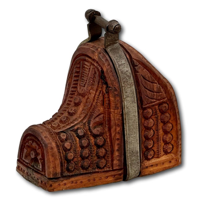 Late 19th Century Outstanding Original Pair of Antique Spanish Colonial Hand Carved Wood & Wrought Iron Bedoya Stirrups - Circa 1800s For Sale - Image 5 of 18