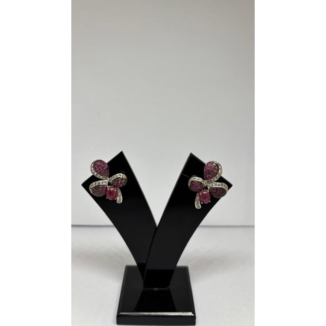 Gemstone details Diamond weight: 0.47 cts Ruby weight: 0.98 cts 14K gold Gross weight: 5.73 grams Gold weight: 4.89 grams...