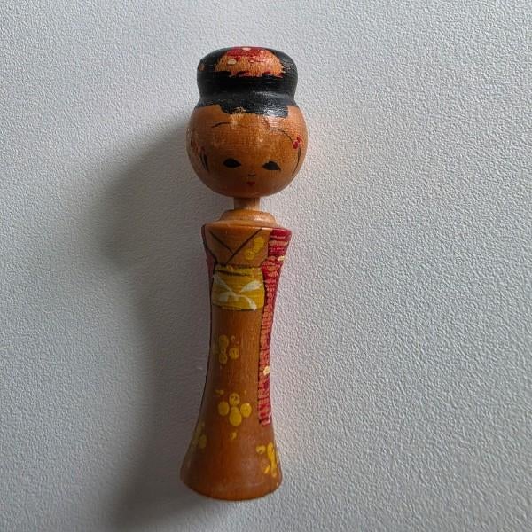 Vintage 1960s Japanese Miniature Kokeshi Dolls - Articulated Wooden Trio For Sale - Image 6 of 18