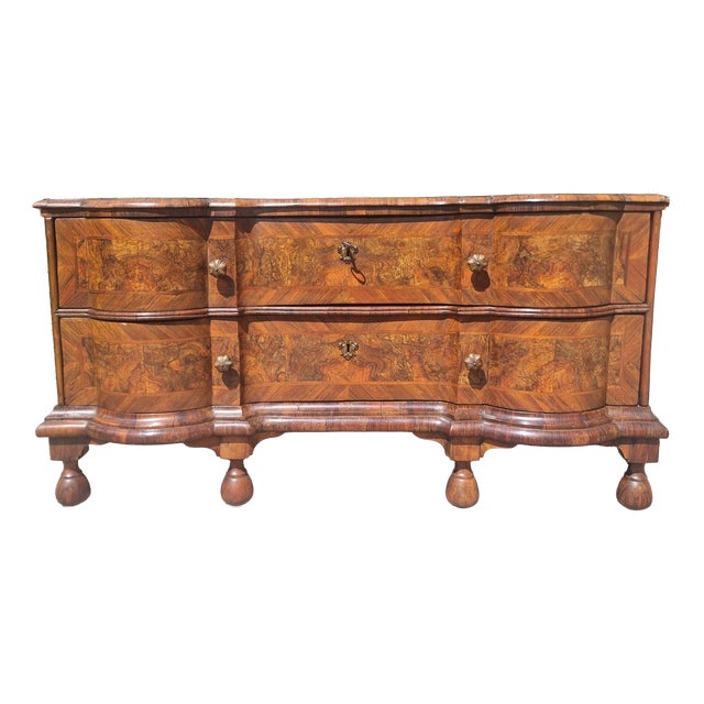 Ferrarese Chest of Drawers in Walnut Burl, 1720s For Sale