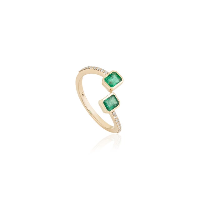 Early 21st Century 14k Gold Open Bypass Octagon Cut Emerald & Diamond Toi Et Moi Ring Size 4 For Sale - Image 5 of 17