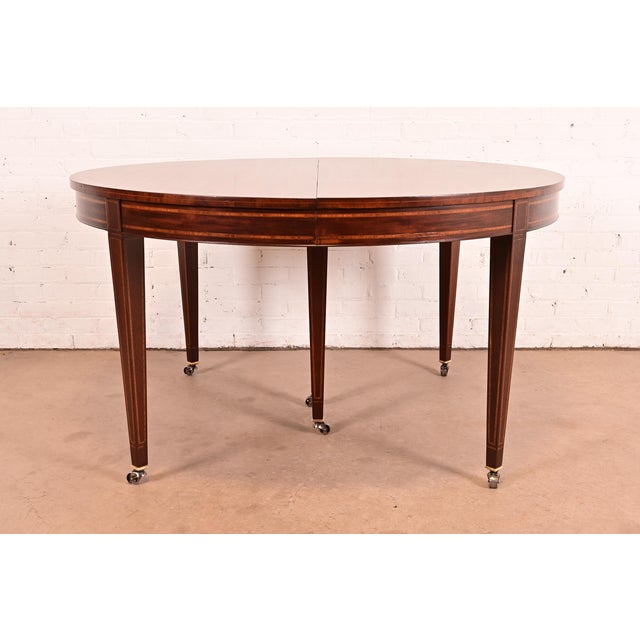 A beautiful Federal or Hepplewhite style extension dining table In the manner of Baker Furniture USA, Circa 1940s Gorgeous...