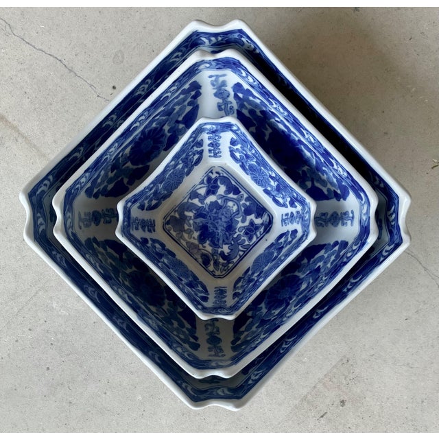 Excellent Pre-Owned Condition. There’s just something about blue and white earthenware that makes an elegant statement and...