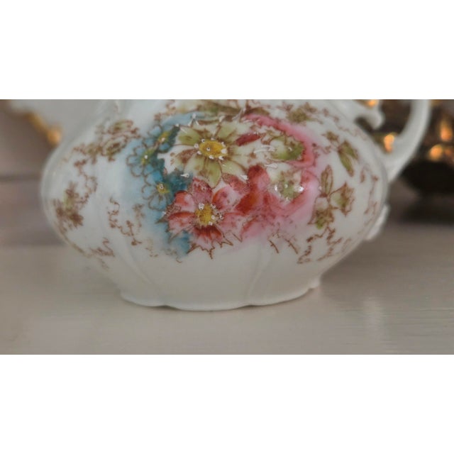 Early 20th-Century Japanese Floral Porcelain Petite Covered Sugar Bowl For Sale - Image 4 of 18