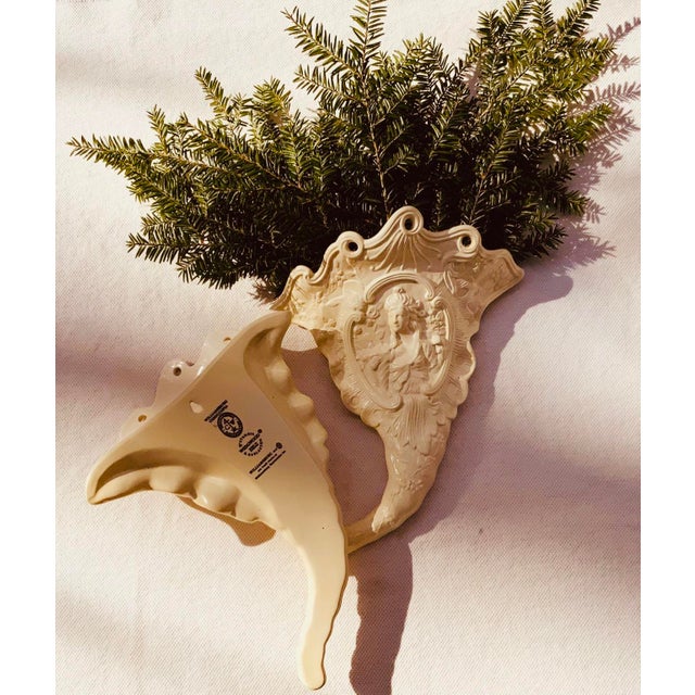 1960s Pair of Wedgwood Colonial Williamsburg Creamware Cornucopia Wall Pockets, For Sale - Image 18 of 18