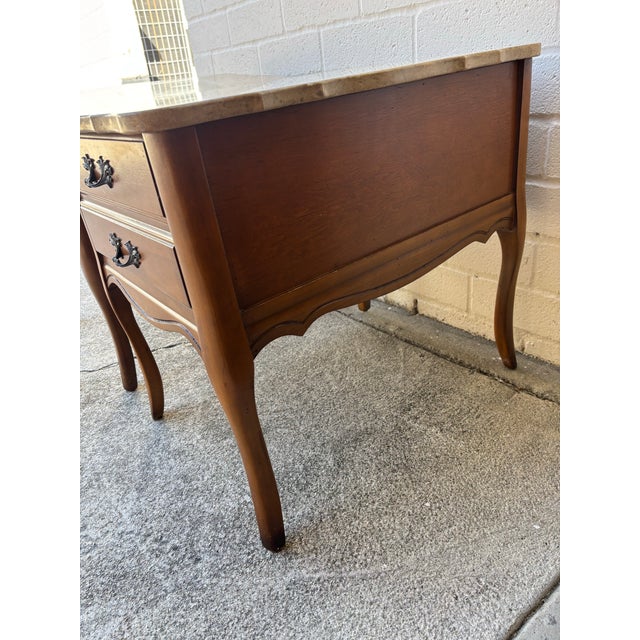 Pair of Vintage French Provincial-Style Wood End Tables or Nightstands Featuring Scalloped Stone or Marble-Style Tops and Curved Cabriole Legs For Sale - Image 4 of 10