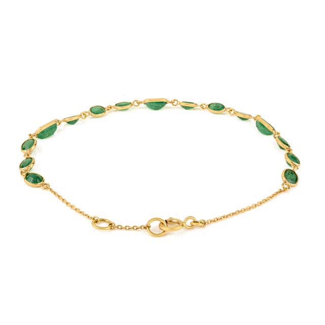 4.45 Ct Mix-Cut Emerald Modern Chain Birthstone Bracelet in 18k Yellow Gold For Sale - Image 9 of 17
