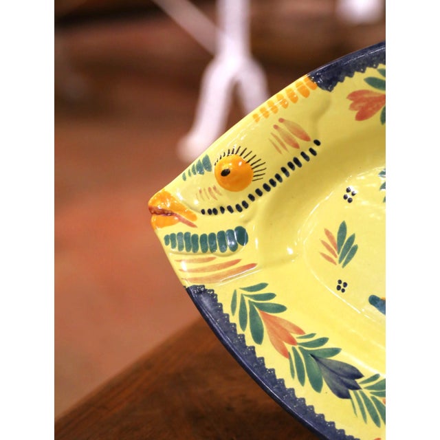 Mid-20th Century French Hand-Painted Faience Fish Platter From Quimper For Sale - Image 4 of 10