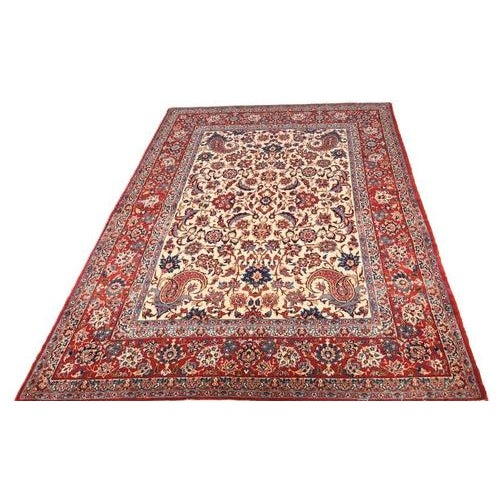 Middle Eastern Isfahan Rug in Hand-Knotted Wool For Sale - Image 6 of 7