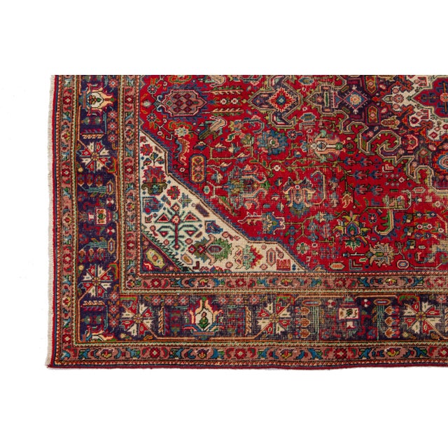 1960s Red Vintage Heris Distressed Wool Rug Handmade With Medallion Design For Sale - Image 4 of 7