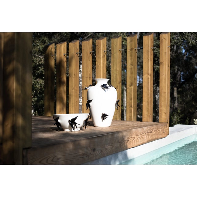 The light-heartedness and poetry of the Bordallian swallows make the piece Spring an ongoing season. After hovering over...