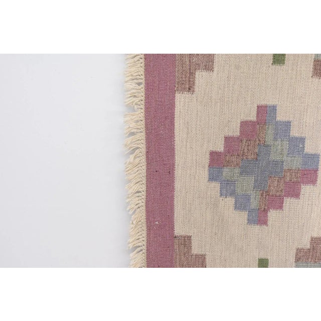 Large Mid-Century Swedish Kilim in Tones of Pink and Cream, 1960 For Sale - Image 6 of 7