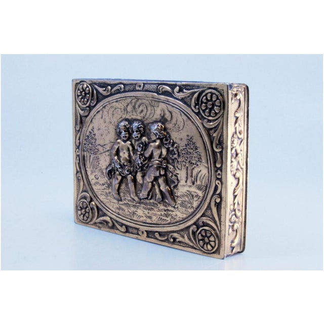 Jewelry Box in Gold-Plated Silver with Engraved Plant Motifs For Sale - Image 6 of 9