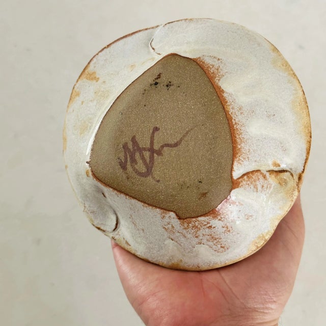 Mid-Century Hand-Thrown and Sculpted Bud-Vase Ikebana in Lotus Design For Sale In Los Angeles - Image 6 of 7