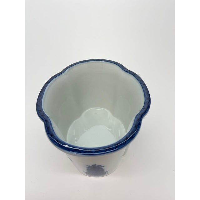 Traditional Vintage Blue Pineapple Porcelain Cachepot Styled After Mottahedeh For Sale - Image 3 of 10
