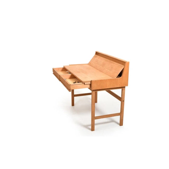 Fine danish desk in oak. Moveable table top. If the writing surface is brought forward and thus enlarged, small storage...
