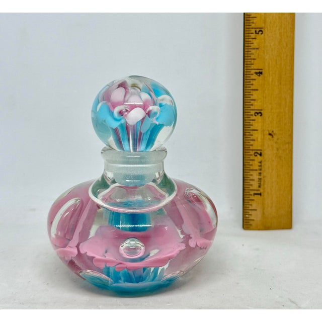 Vintage Joe St. Clair Controlled Bubble Ice Pink Blue Trumpet Flowers 4 1/4” Perfume Bottle Paperweight For Sale - Image 10 of 12