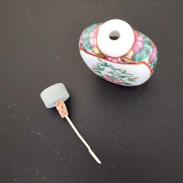 Chinoiserie 1970s Chinoiserie Porcelain Cabinet Bottle With Birds and Pomegranate For Sale - Image 3 of 9