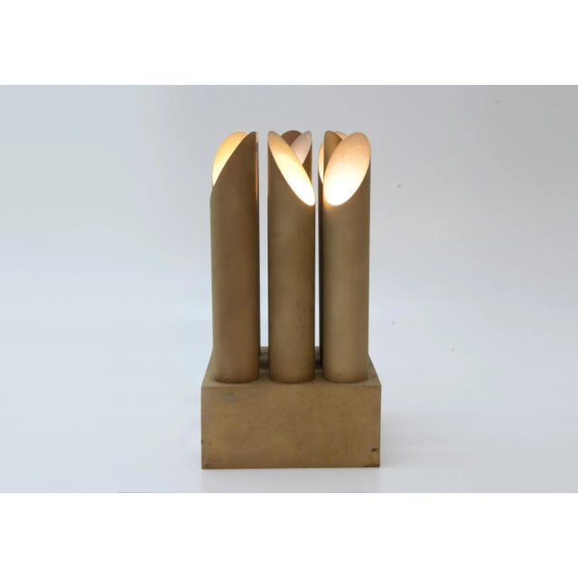 Indirect light, back light and reflections change the sculpture itself - shadowy contours, clear light edges and surfaces...