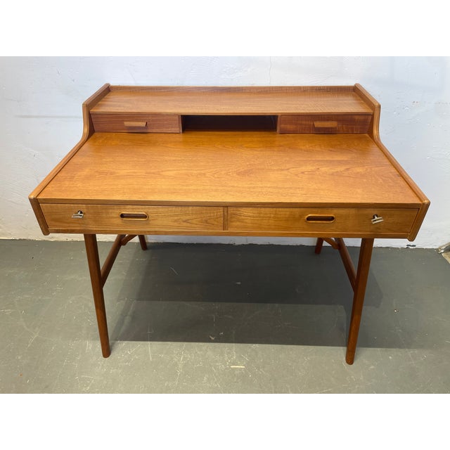 Mid-Century Modern Danish Teak Desk by Arne Wahl Iversen for Vinde Möbelfabrik, 1960 For Sale - Image 3 of 18