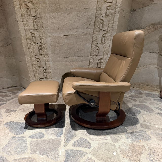 Stressless Leather Recliner and Ottoman Norway Ekornes Scandinavian Modern For Sale In San Diego - Image 6 of 10