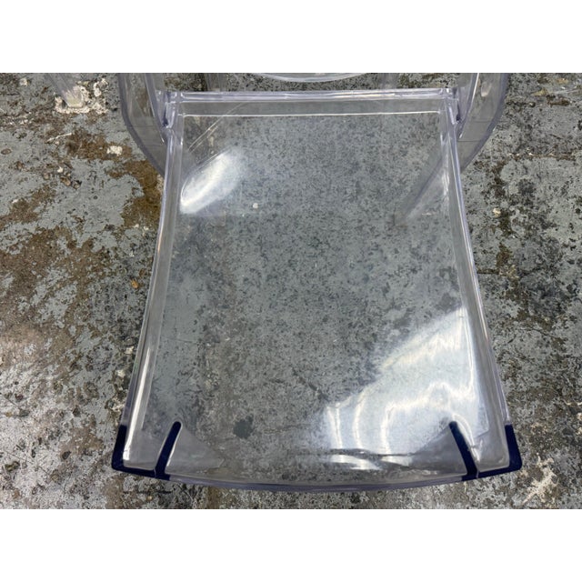 Plastic In the Style of Philippe Starck for Kartell Louis Ghost Clear Side Chairs, Set of Four For Sale - Image 7 of 12