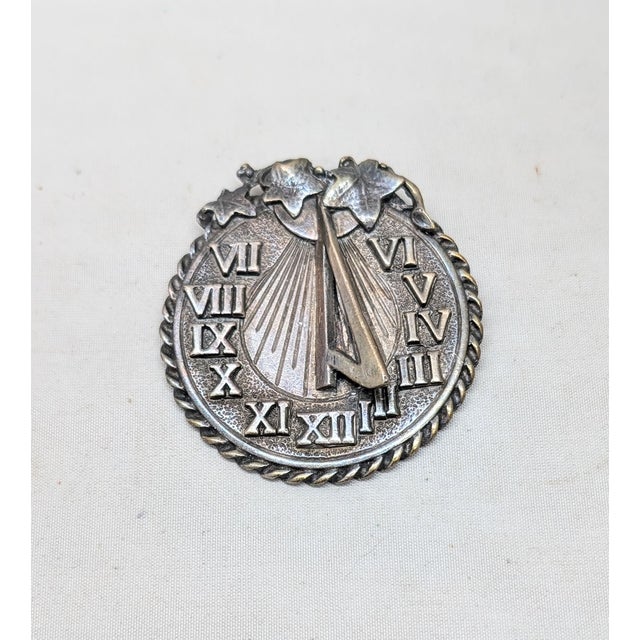 Mid-Century Modern Vintage Signed Napier Ad Piece Silvertone "Golden Time" Sundial Brooch, 1954 For Sale - Image 3 of 10