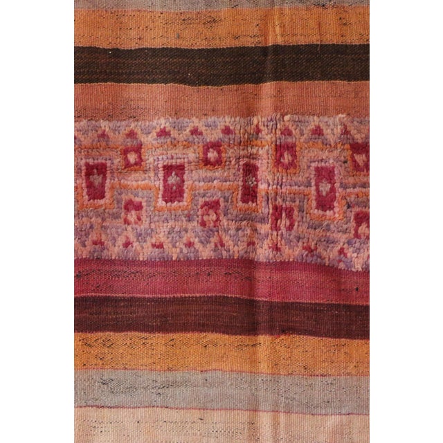 Ait Bou Sbaa rug (Bousbaa means lion in arabic) or Ouled Bou Sbaa tribe is a nomadic tribe living in Morocco and...