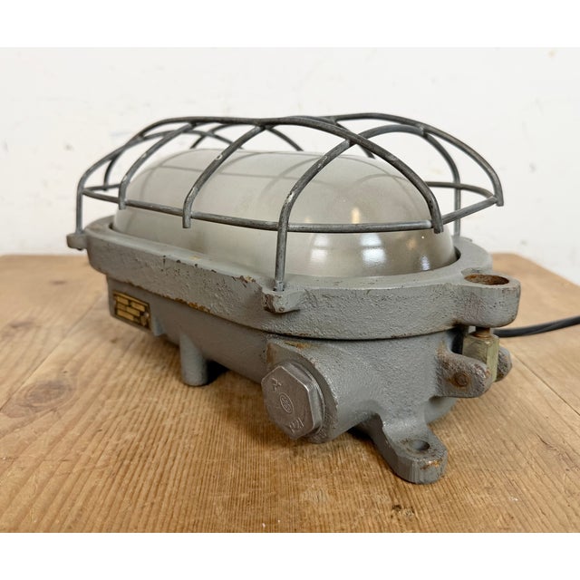 Industrial Grey Cast Iron Wall Light from Elektrosvit, 1960s For Sale - Image 4 of 11