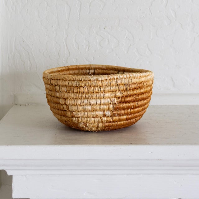 Native American Style Pine Needle and Natural Fiber Coil Basket or Bowl For Sale - Image 14 of 17
