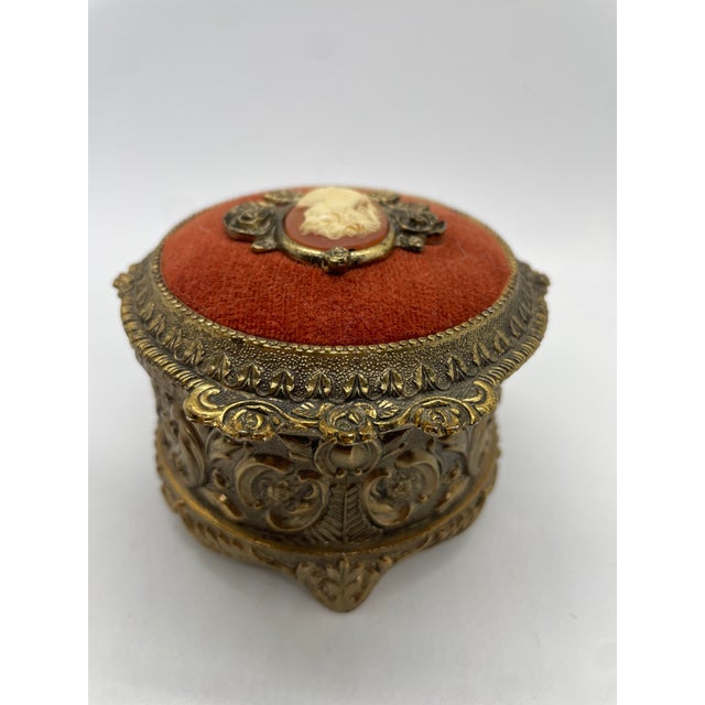 Victorian 1940s Vintage Sankyo Japan Jewelry Cameo Trinket Musical Box For Sale - Image 3 of 6