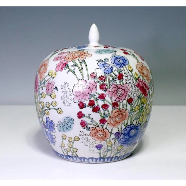 Exquisite Chinese Porcelain Ginger Jar One Thousand Flowers Design Over White Glaze For Sale - Image 9 of 9