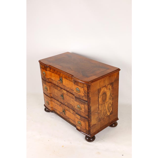 Baroque Baroque Chest of Drawers in Walnut, Braunschweig, Germany, 1780 For Sale - Image 3 of 14