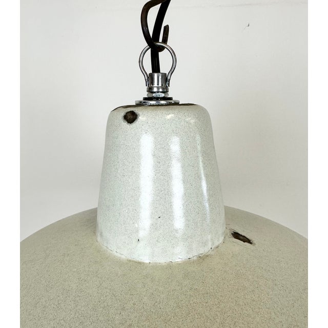 Mid-Century Modern Industrial White Enamel Factory Pendant Lamp from Zaos, 1960s For Sale - Image 3 of 17