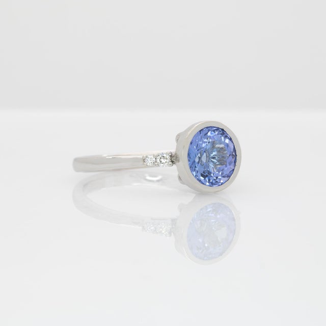 2020s 1.9Ct Tanzanite Ring With Natural Diamonds Accents: Solid 14k Gold, Size 6.75 For Sale - Image 5 of 8
