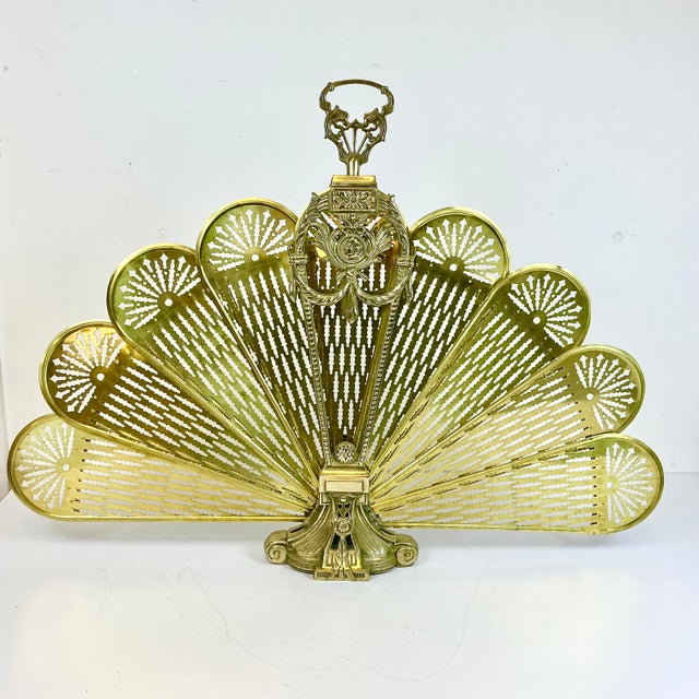 1950s 1950s Vintage English Edwardian Neoclassical Brass Peacock Fan Fireplace Screen. For Sale - Image 5 of 16