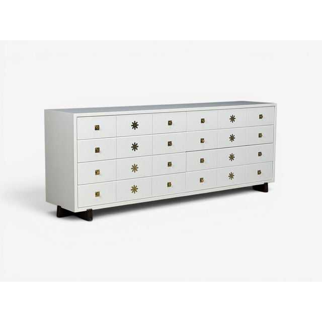 Tommi Parzinger, Double Commode, White Lacquer, Brass, Usa, 1950s For Sale - Image 4 of 13