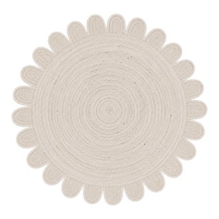 Solid White Scallop Round Jute Rug 6x6Ft. For Sale