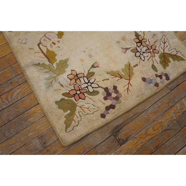 1930s Tan Beige Floral Folk Art Antique American Hooked Handknotted Wool Runner For Sale - Image 10 of 13