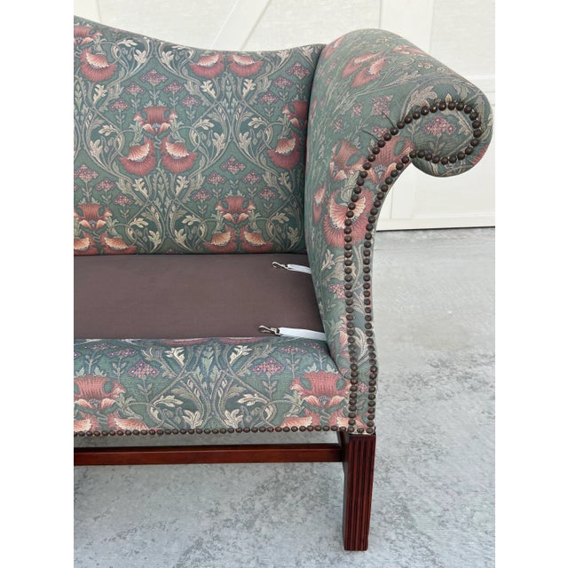 William Morris - Style Fabric Mid Century Down Chinese Chippendale Camelback Settee Sofa Couch Georgian Design For Sale - Image 14 of 18