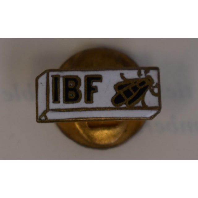 Harry’s New York Bar Paris International Bar Fly Ibf Lapel Enamel Lapel Badge For Sale - Image 4 of 4